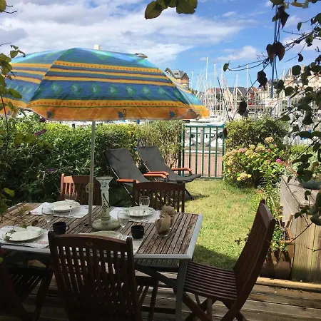 3 Pieces En Rez-de-jardin Avec Vue Sur Marina A Port Guillaume - Fr-1-487-316 *